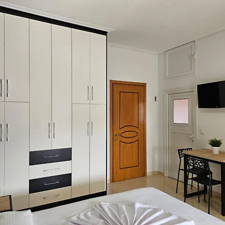 Apartment Arta *